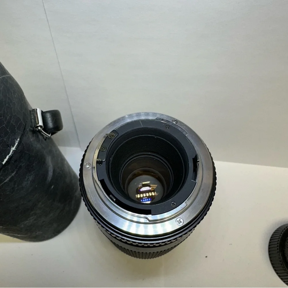 Vintage Yashica ML Zoom 80-200mm f/4 Camera Lens Equipped With Skylight (1B)